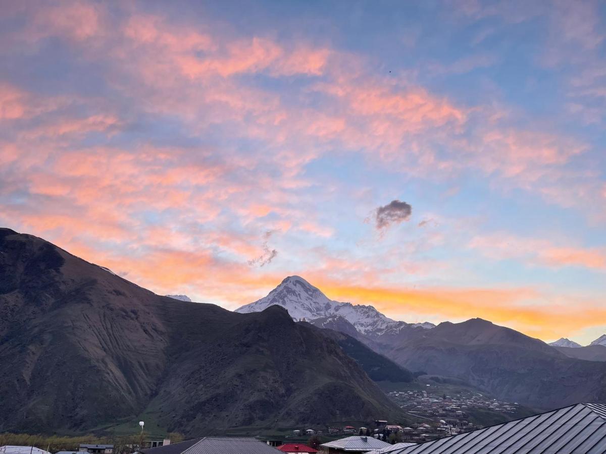 Hotel Misty Mountain Kazbegi Bagian luar foto