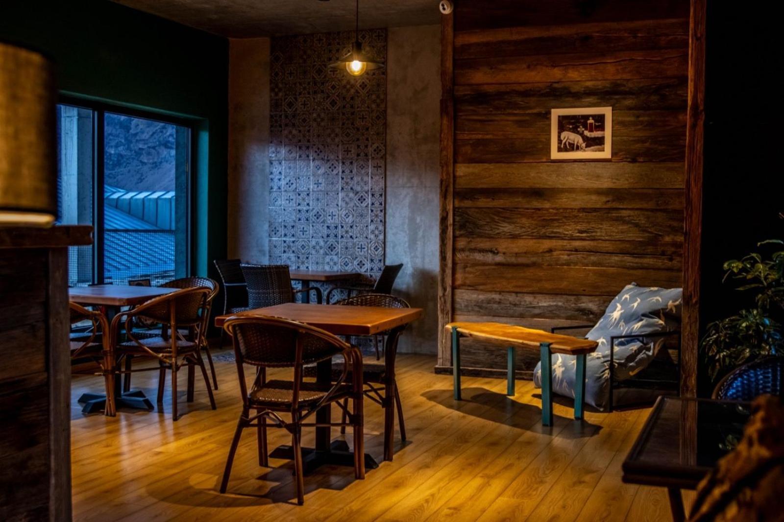 Hotel Misty Mountain Kazbegi Bagian luar foto